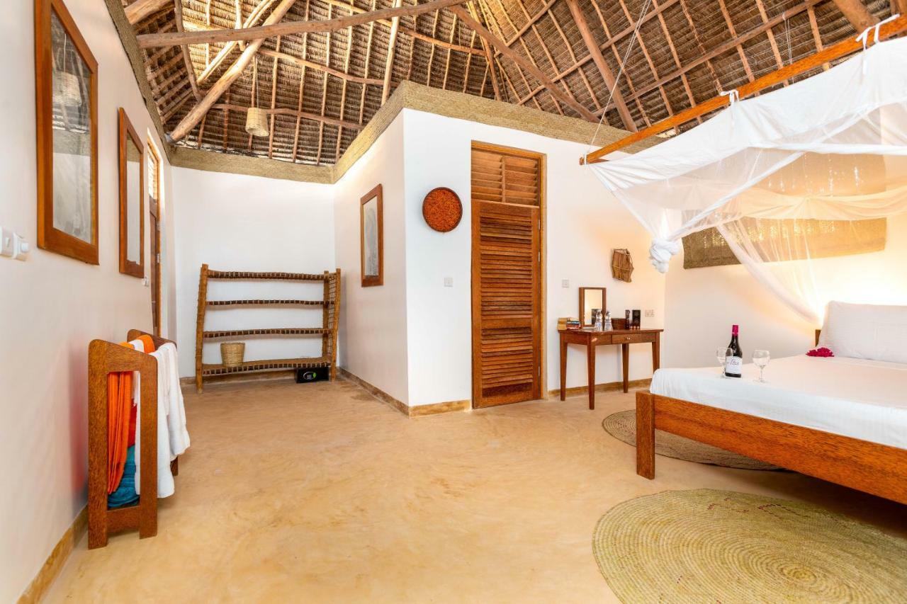 Zanzibar Sunrise At Bandas 4*